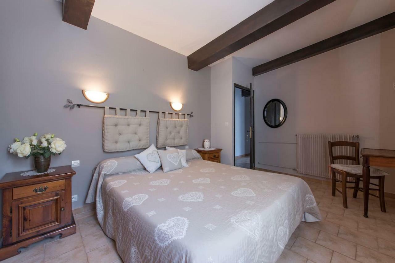 Appartement Clot De Felines Entrevaux Exteriör bild